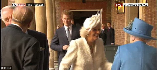 Camilla greeting the Queen (via Daily Mail)